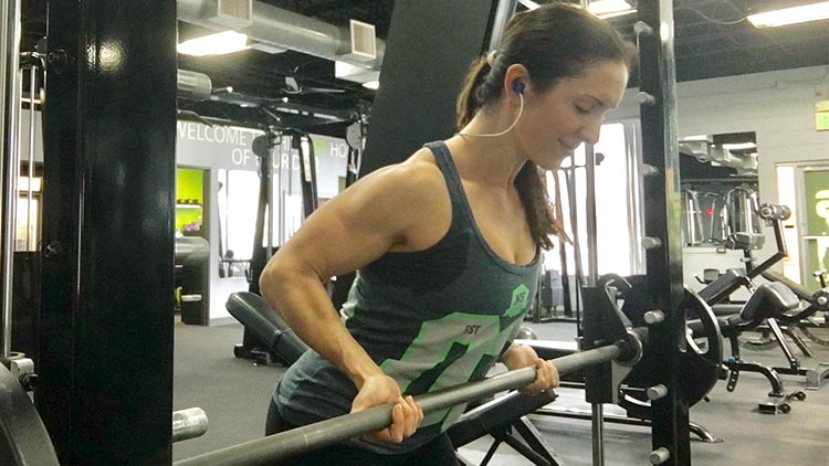 female working out to motivational workout playlist on spotify